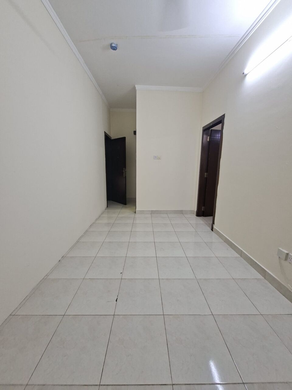 Manama, Apartments, Flats, Houses & Villas, BHD 160/month,  1 BR,  Semi Furnished 1 Bedroom Specious Flat For Rent In Manama ( Including Electricity)