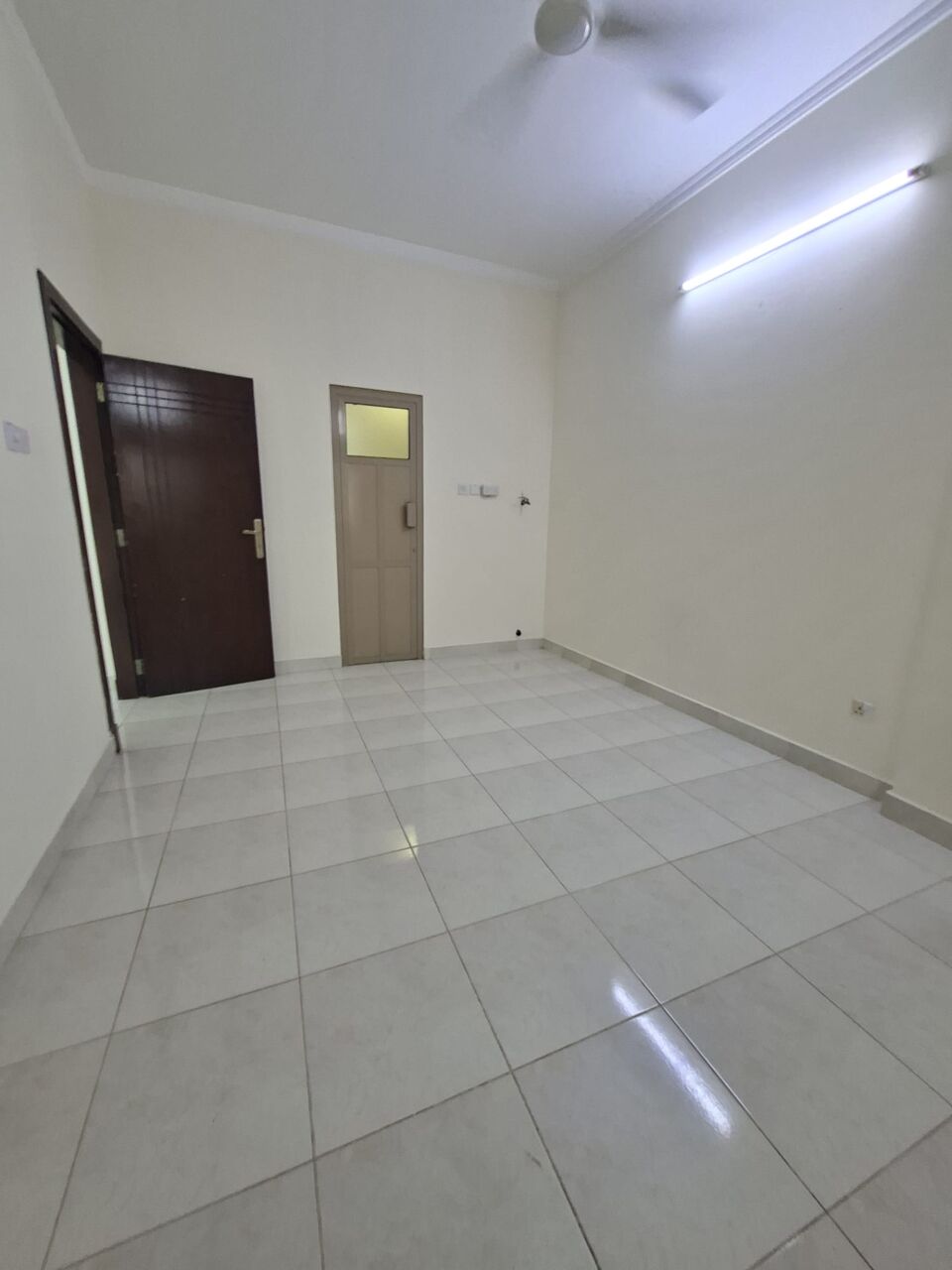 Manama, Apartments, Flats, Houses & Villas, BHD 160/month,  1 BR,  Semi Furnished 1 Bedroom Specious Flat For Rent In Manama ( Including Electricity)