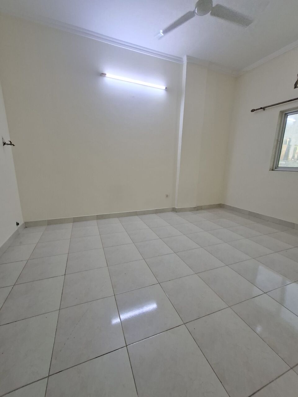 Manama, Apartments, Flats, Houses & Villas, BHD 160/month,  1 BR,  Semi Furnished 1 Bedroom Specious Flat For Rent In Manama ( Including Electricity)