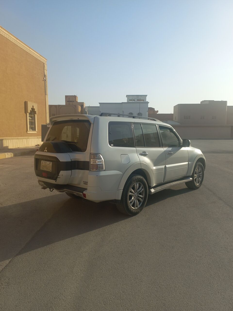 Riyadh, Vehicles, Cars & Trucks , SAR 40000,  Mitsubishi Pajero,  2015,  Automatic,  346 KM,  Pajero  Full Option