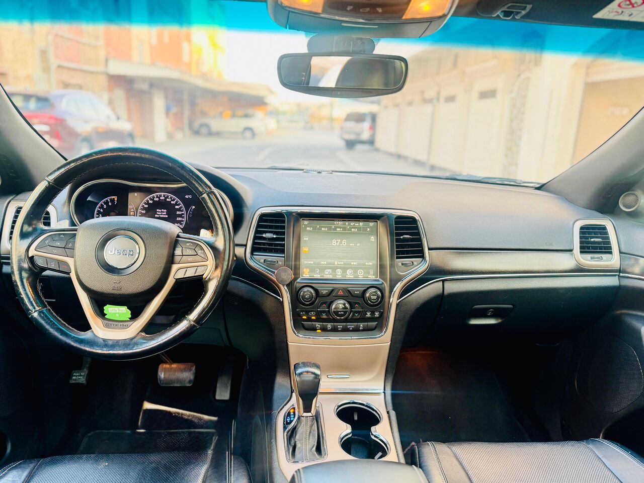 Manama, Vehicles, Cars & Trucks , BHD 4800,  Jeep Grand Cherokee,  2017,  139000 KM,  Full Option - V6 - Limited