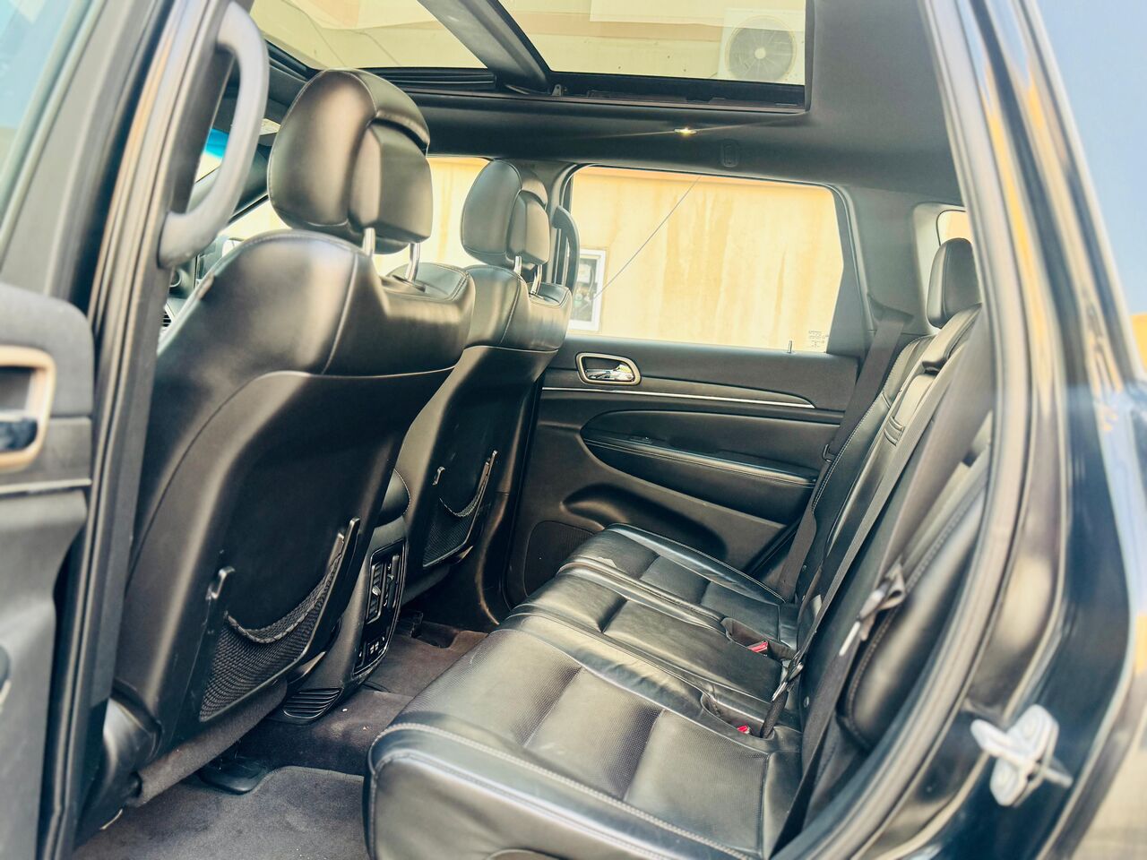 Manama, Vehicles, Cars & Trucks , BHD 4800,  Jeep Grand Cherokee,  2017,  139000 KM,  Full Option - V6 - Limited