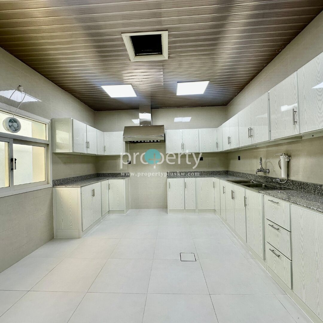 Kuwait City, Villas, KWD 3000,  Spacious Renovated Villa Rent In Qortuba