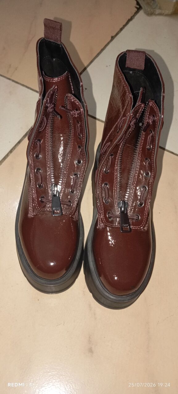Riyadh, Clothing & Accessories, SAR 180,  DKNY Brand New Boots