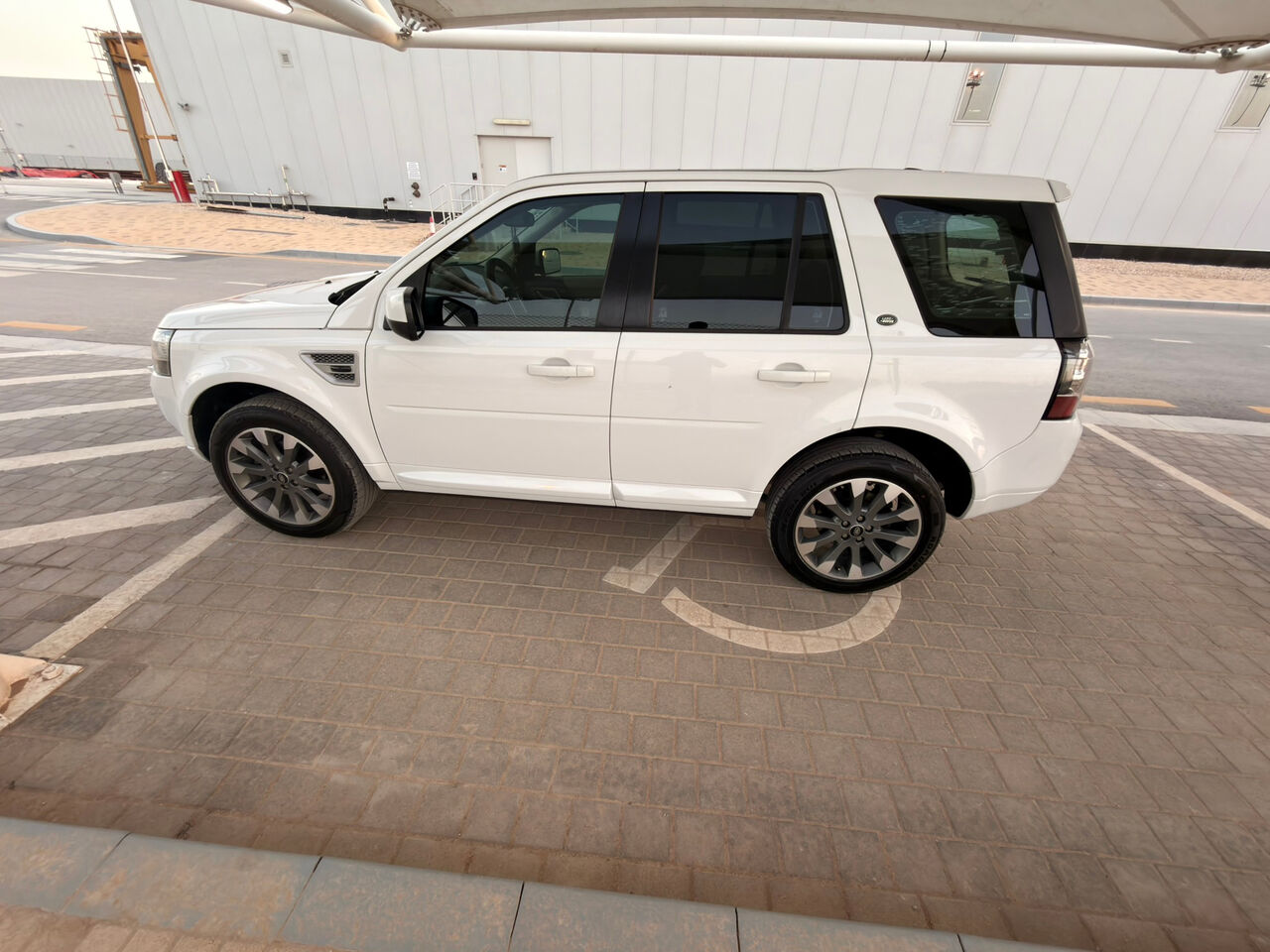 Al Qadisiyah, Vehicles, Cars & Trucks , SAR 30000,  Land Rover LR2,  2015,  Automatic,  245000 KM,