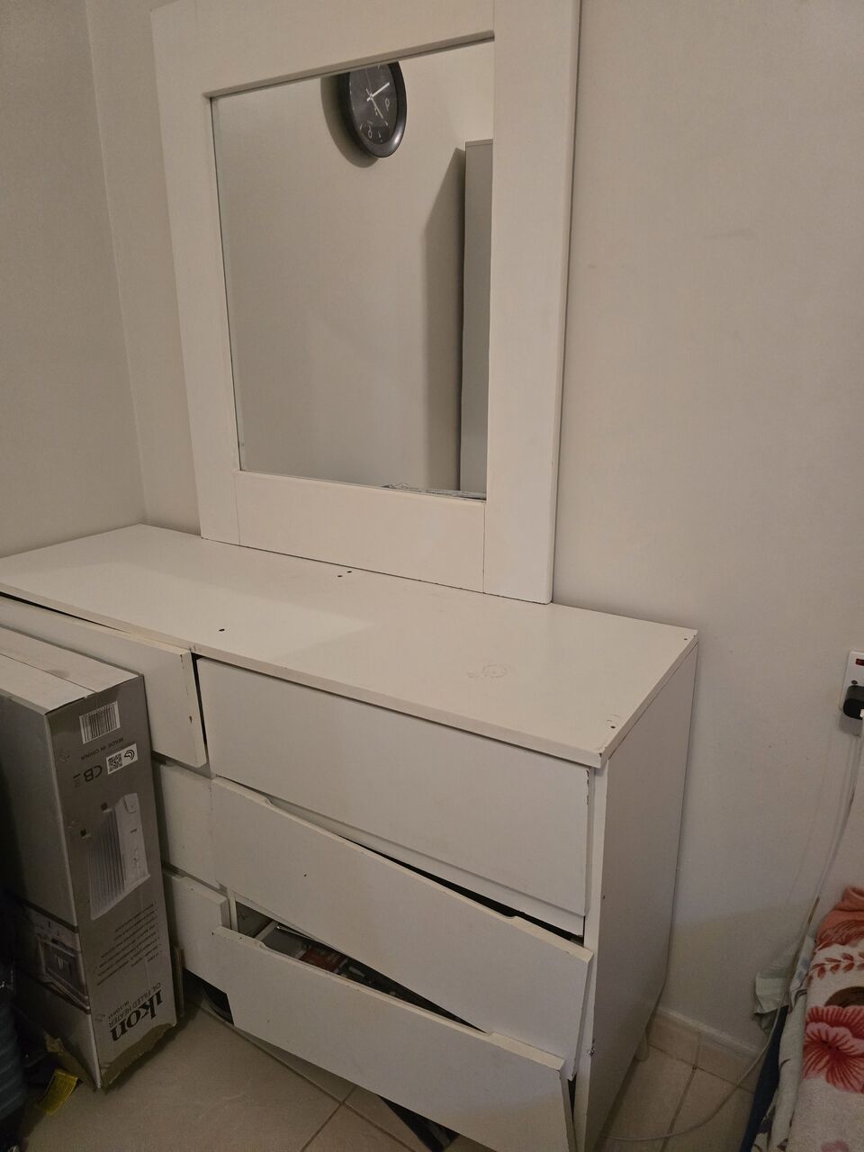 Al Malaz, Furniture, FREE - DRESSING TABLE