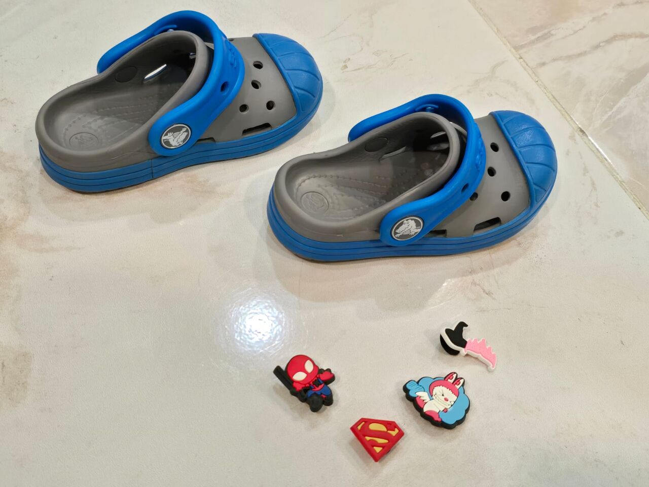 Jeddah, Baby & Kid Stuff, SAR 100,  New Crocs Kids Clogs Size 22-23 With 4 Jibbitz Charms