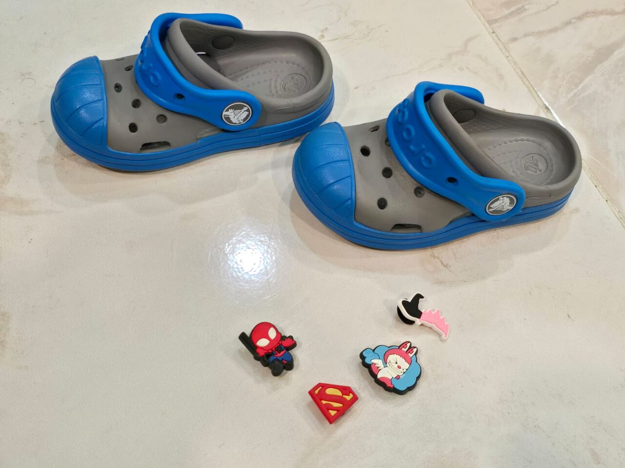 Jeddah, Baby & Kid Stuff, SAR 100,  New Crocs Kids Clogs Size 22-23 With 4 Jibbitz Charms