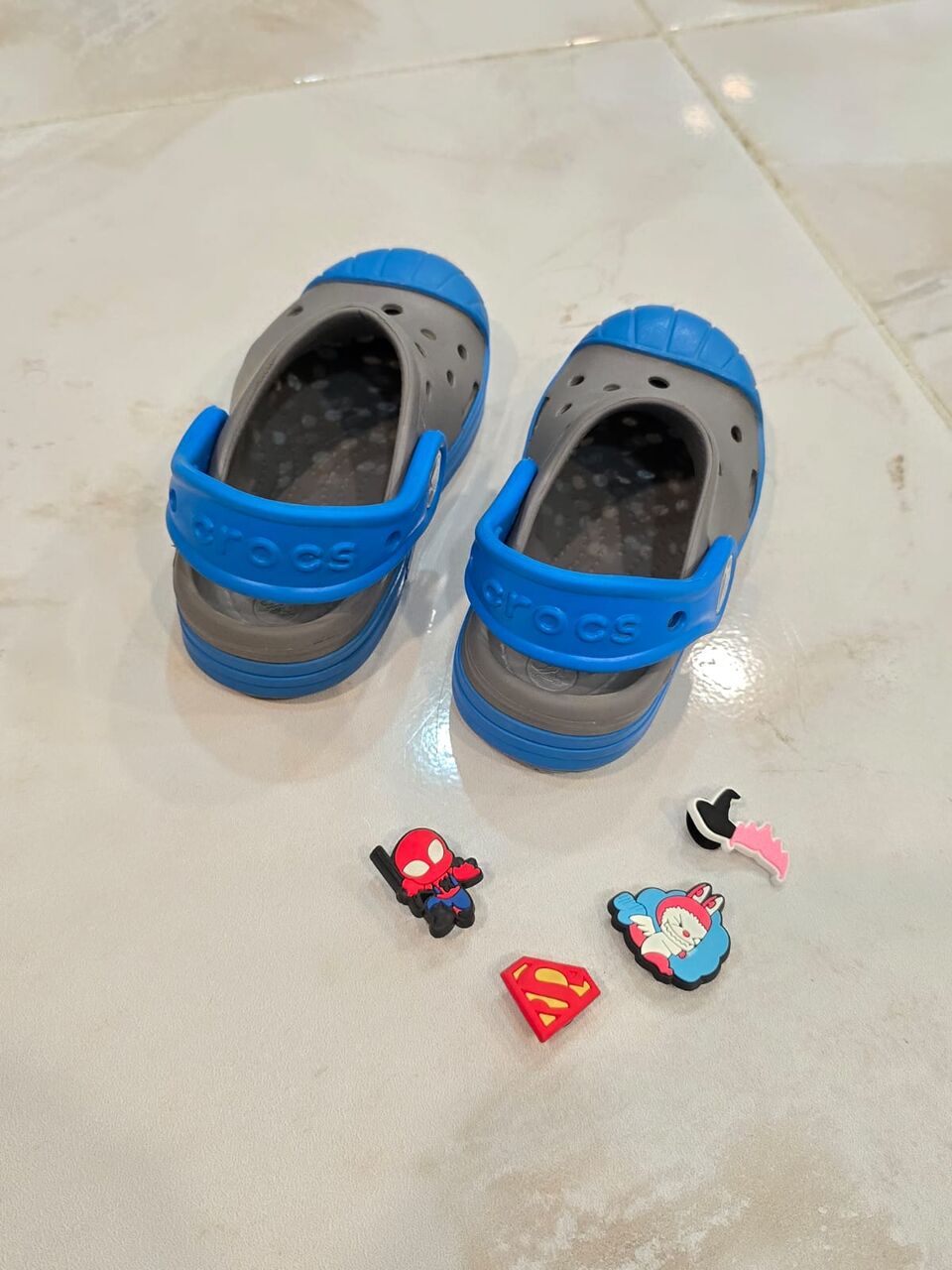 Jeddah, Baby & Kid Stuff, SAR 100,  New Crocs Kids Clogs Size 22-23 With 4 Jibbitz Charms