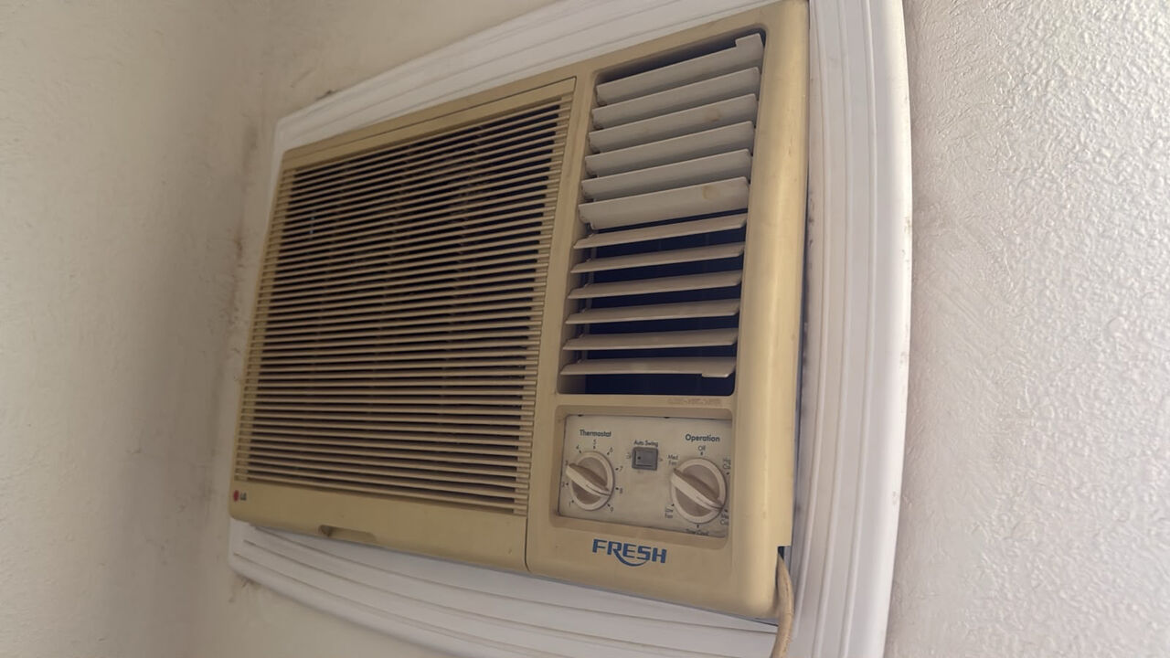 Jeddah, Air Conditioners, SAR 1,  AIR CONDITIONERS FOR SALE ( 4 X Window AC And 1 X Split Ac)