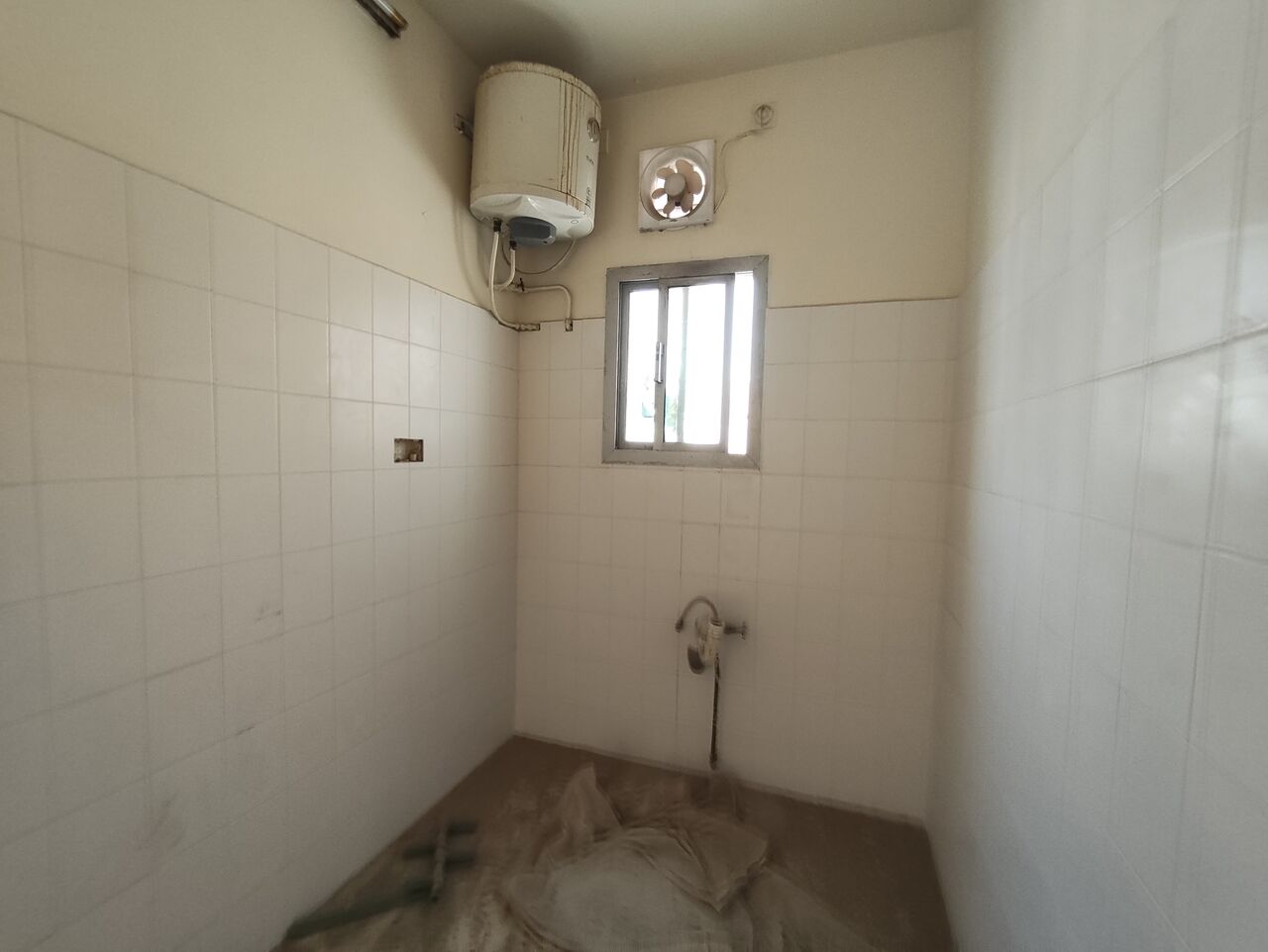 Hidd, Apartments, Flats, Houses & Villas, BHD 130/year,  1 BR,  Hidd:- Rooftop Studio Flat On Rent With Ewa..