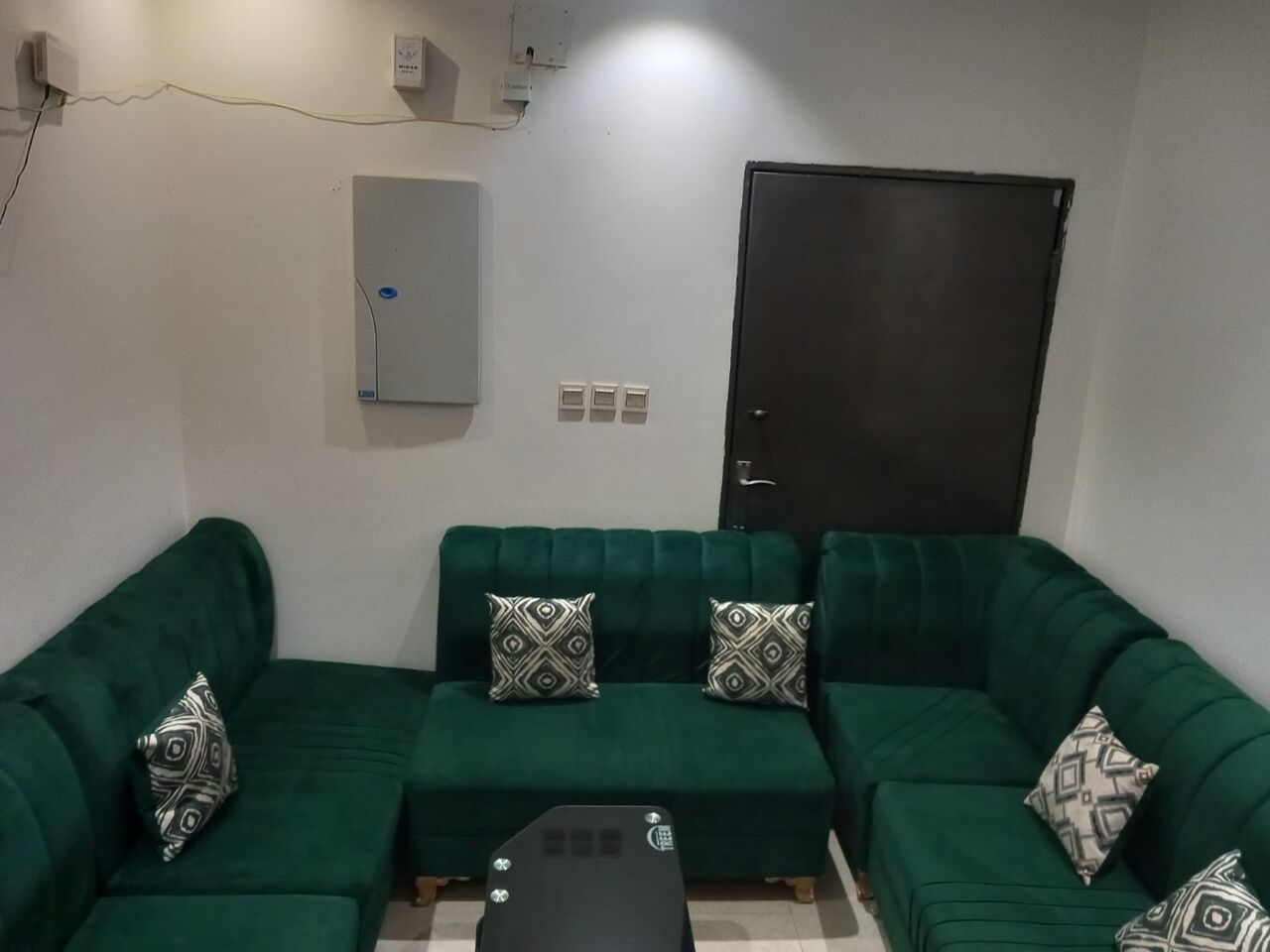 Riyadh, Furniture, SAR 950,  Well-Maintained Sofa & Table For Sale &ndash; Excellent Condition