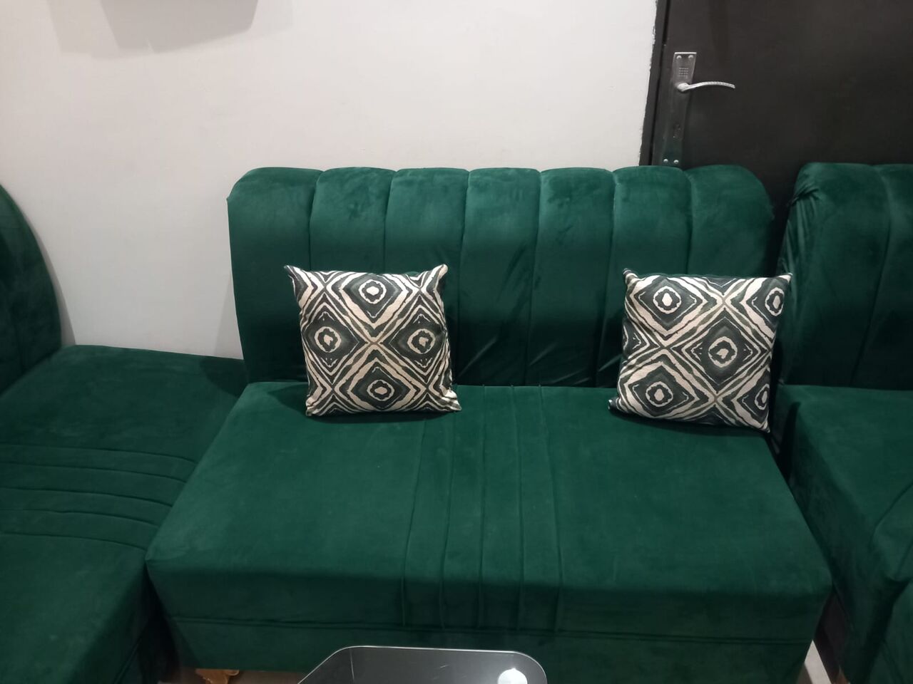 Riyadh, Furniture, SAR 950,  Well-Maintained Sofa & Table For Sale &ndash; Excellent Condition