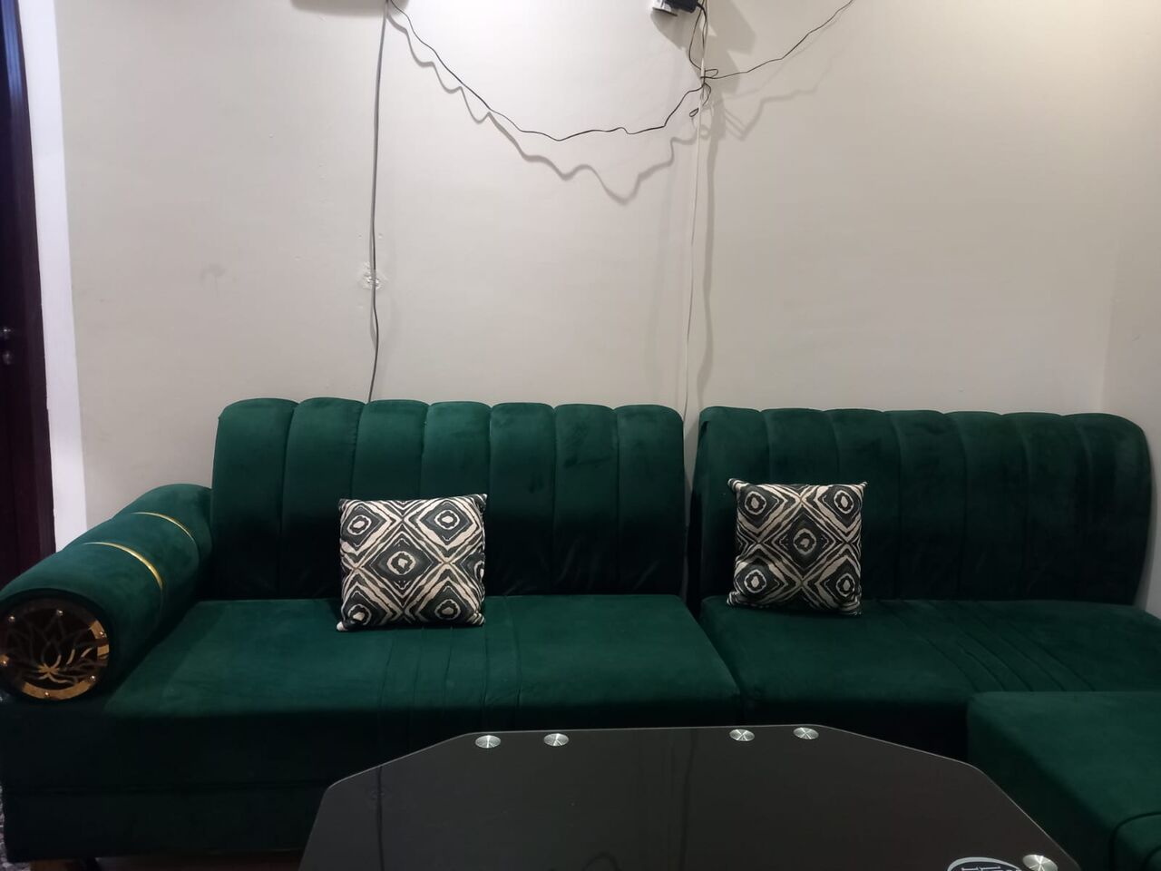 Riyadh, Furniture, SAR 950,  Well-Maintained Sofa & Table For Sale &ndash; Excellent Condition