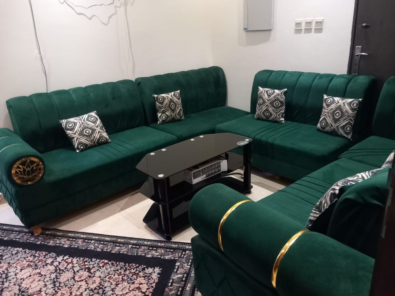Riyadh, Furniture, SAR 950,  Well-Maintained Sofa & Table For Sale &ndash; Excellent Condition