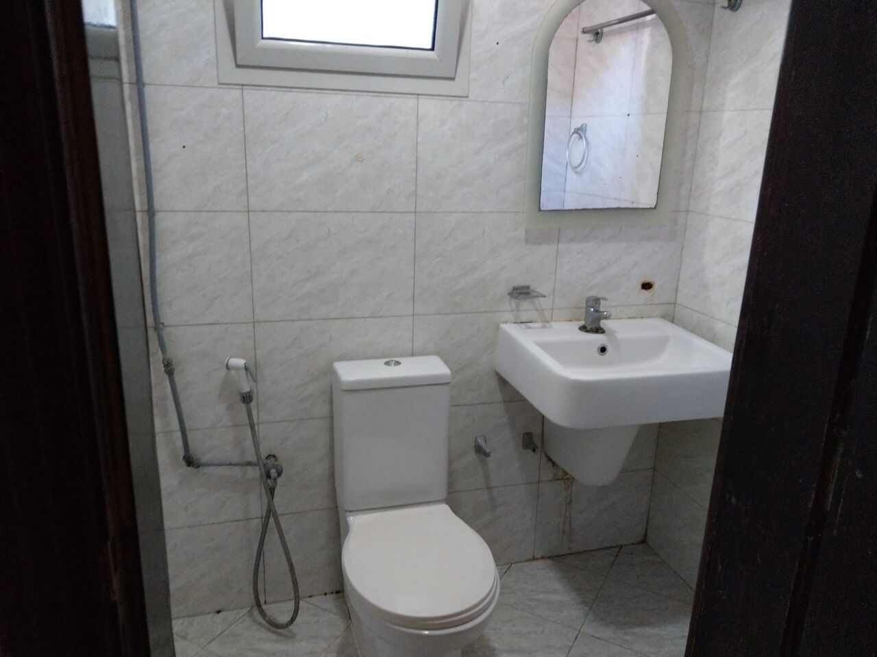 Manama, Rooms for Rent, BHD 130/month,  Fully Furnished Room  Available With Attached Bathroom In Um Al Hassam All Building Has Li