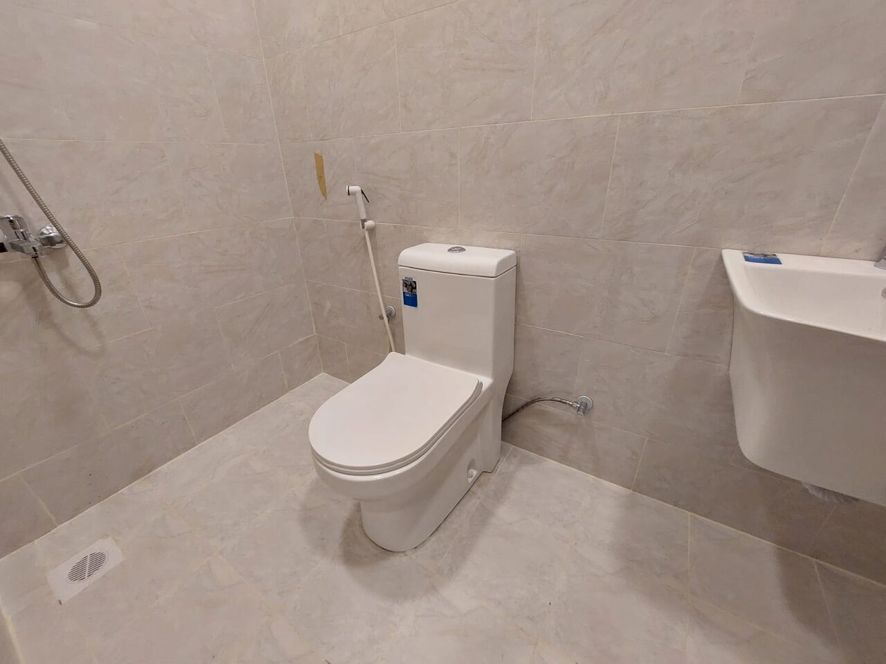 Manama, Apartments, Flats, Houses & Villas, BHD 260/month,  2 BR,  SEMI FURNISHED SPACIOUS 2 BEDROOM FLAT FOR RENT IN UM AL HASSAM
