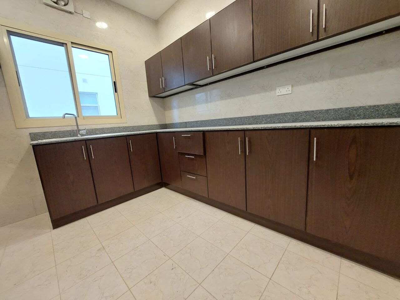 Manama, Apartments, Flats, Houses & Villas, BHD 260/month,  2 BR,  SEMI FURNISHED SPACIOUS 2 BEDROOM FLAT FOR RENT IN UM AL HASSAM