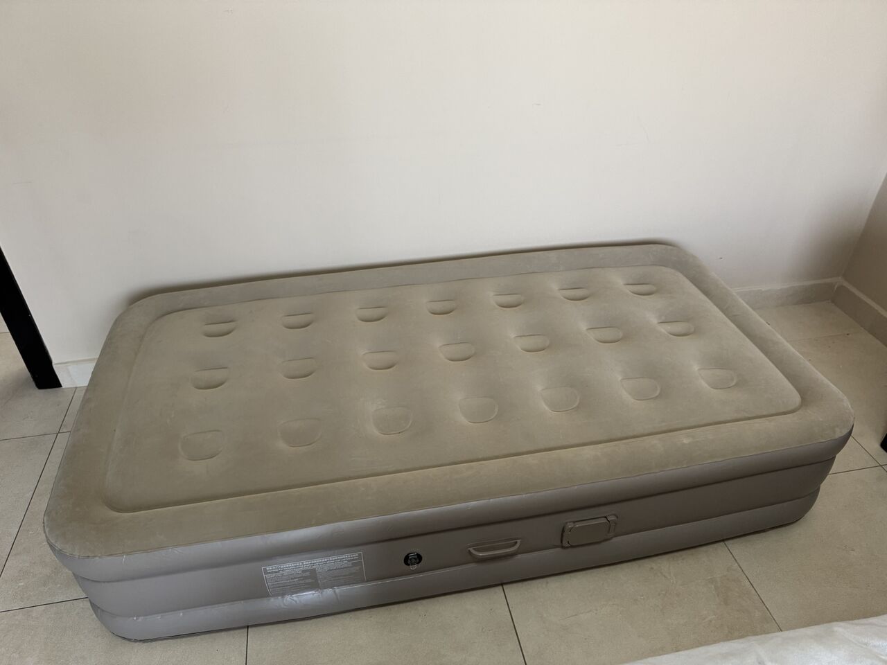 Khobar, Household Items, SAR 100,  Inflatable Air Mattress With Built-in Pump &ndash; Excellent Condition