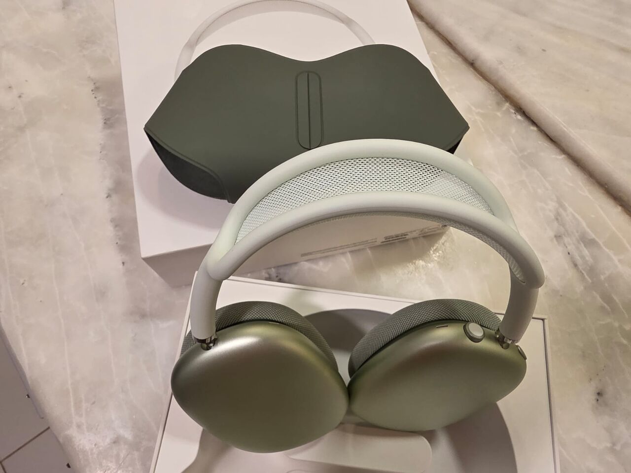Al Sulaymaniyyah, Electronics, SAR 1000,  Apple AirPods Max &ndash; Wireless Headphone