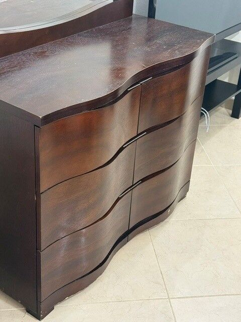 Al Bawadi, Furniture, SAR 2000,  King Size Bedroom Set - Purchased From Home Center