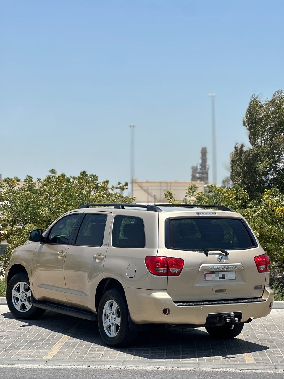 Riffa, Vehicles, Cars & Trucks , BHD 6200,  TOYOTA SEQUOIA SR5 2014 BEIGE,  2014,  Automatic,  474000 KM,