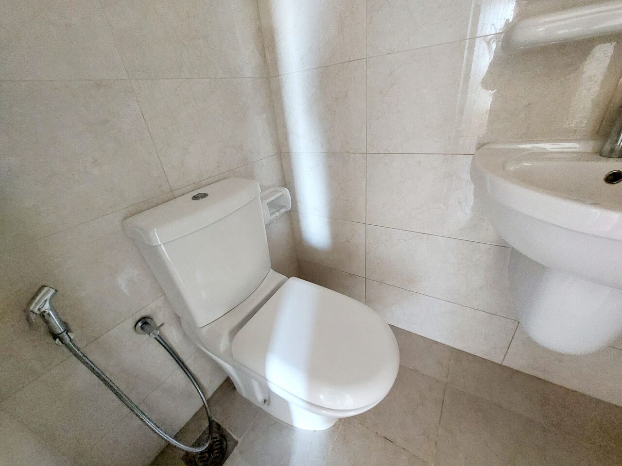 Segaya, Apartments, Flats, Houses & Villas, BHD 250/month,  2 BR,  SEMI FURNISHED SPACIOUS TWO BEDROOM FLAT FOR RENT IN SEGAYA