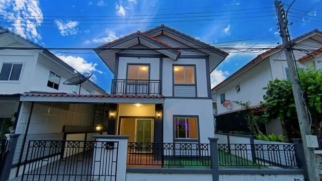 Bangkok, Real Estate For Sale, THB 2690000,  3 BR,  38 Sq. Feet,  Semi-detached House For Sale, Detached House Style, Townhouse Price Baan Fah Piyarom