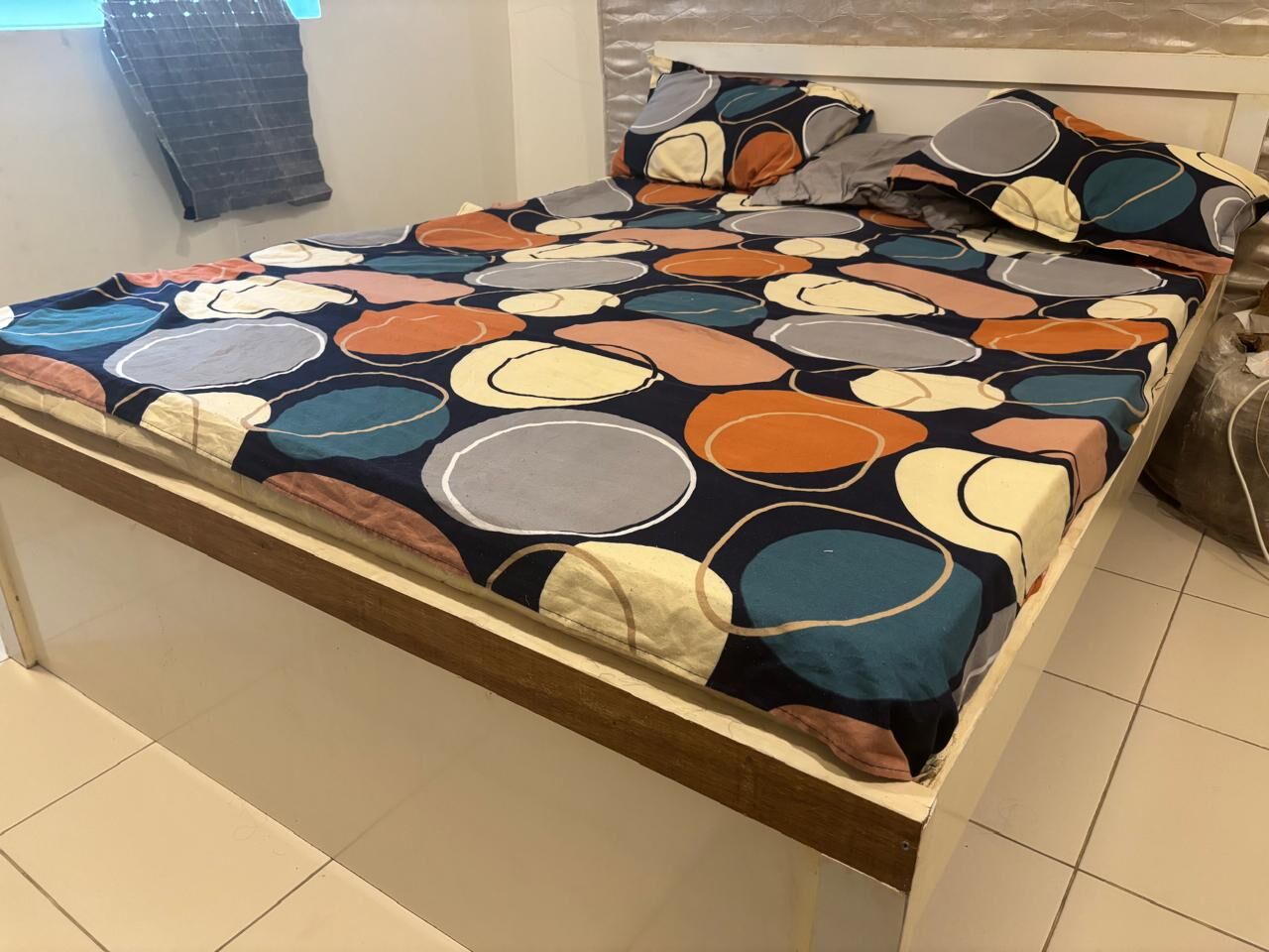 Manama, Furniture, BHD 25,  DINNER TABLE 10BD & SOFA-EXPAT LEAVING