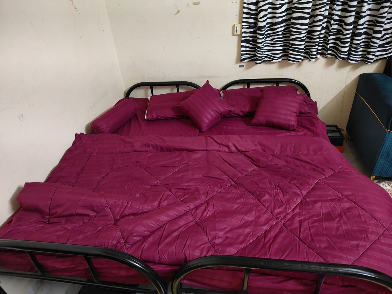 Jeddah, Furniture, SAR 300,  2 SINGLE BEDS + MATTRESSES + COMPLETE BEDDING SET &ndash; LIKE NEW