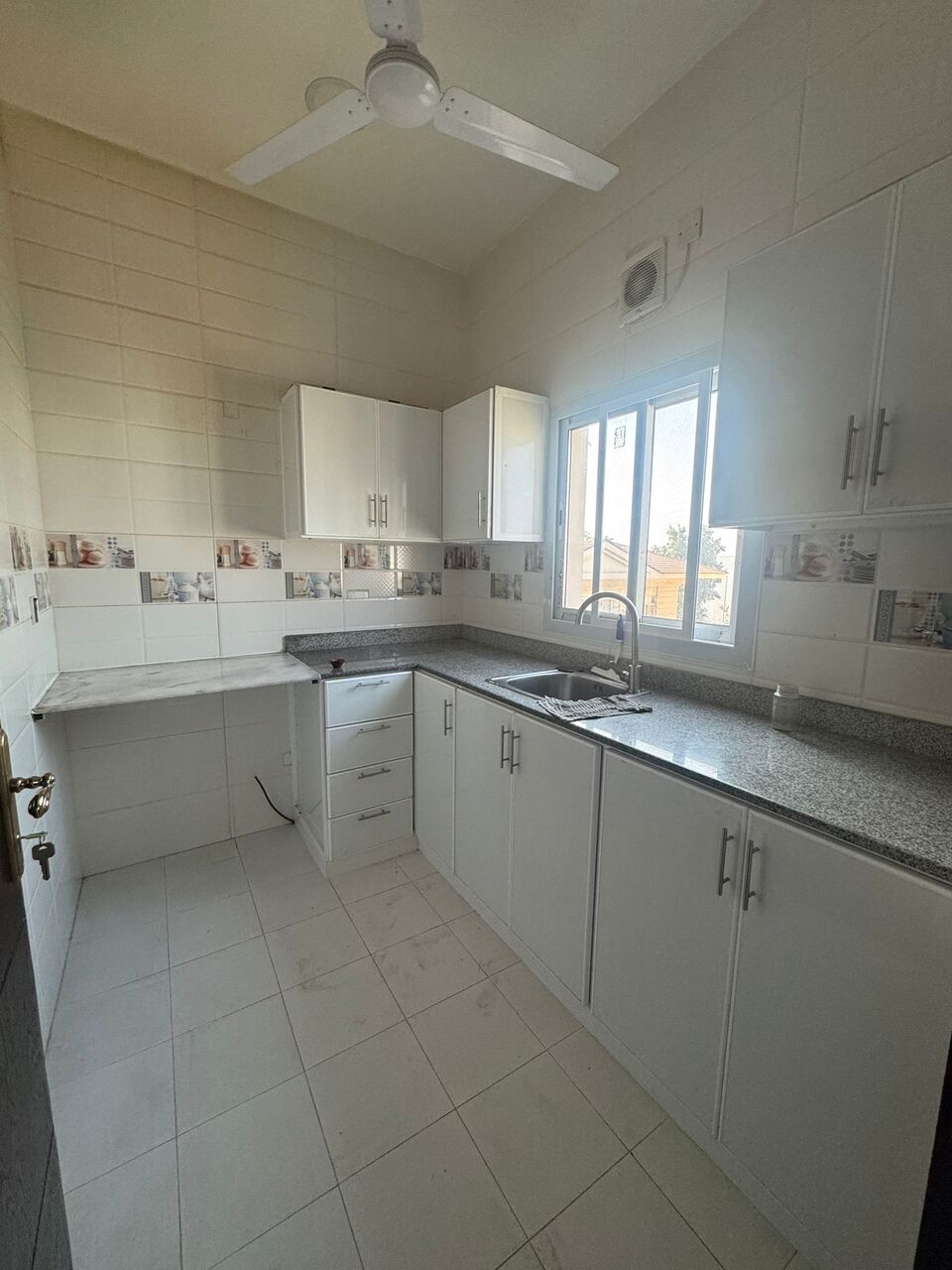 Kabul, Housing Exchanges, AFN 180/year,  2 BR,  100 Sq. Meter,  للإيجار شقة في الطابق الثاني 🏠المنط