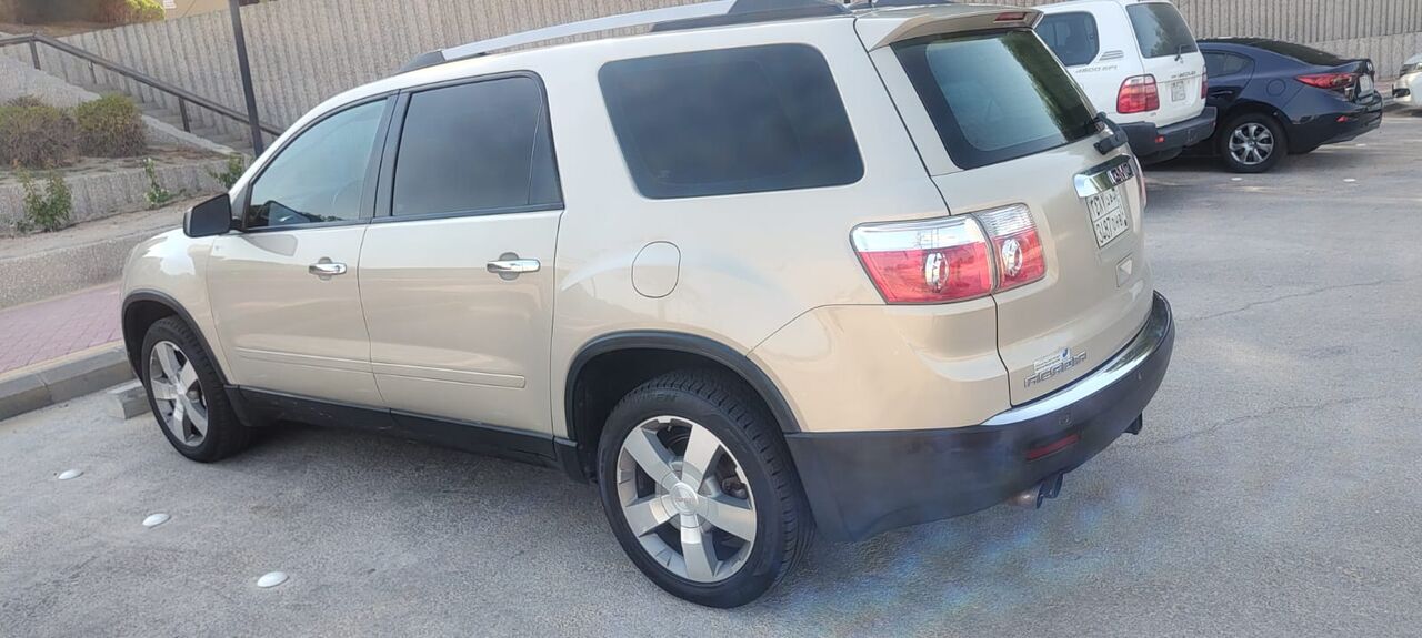 Dammam, Vehicles, Cars & Trucks , SAR 25000,  GMC Acadia,  2012,  Automatic,  266000 KM,  Full Options With Rear Camera   For Sale