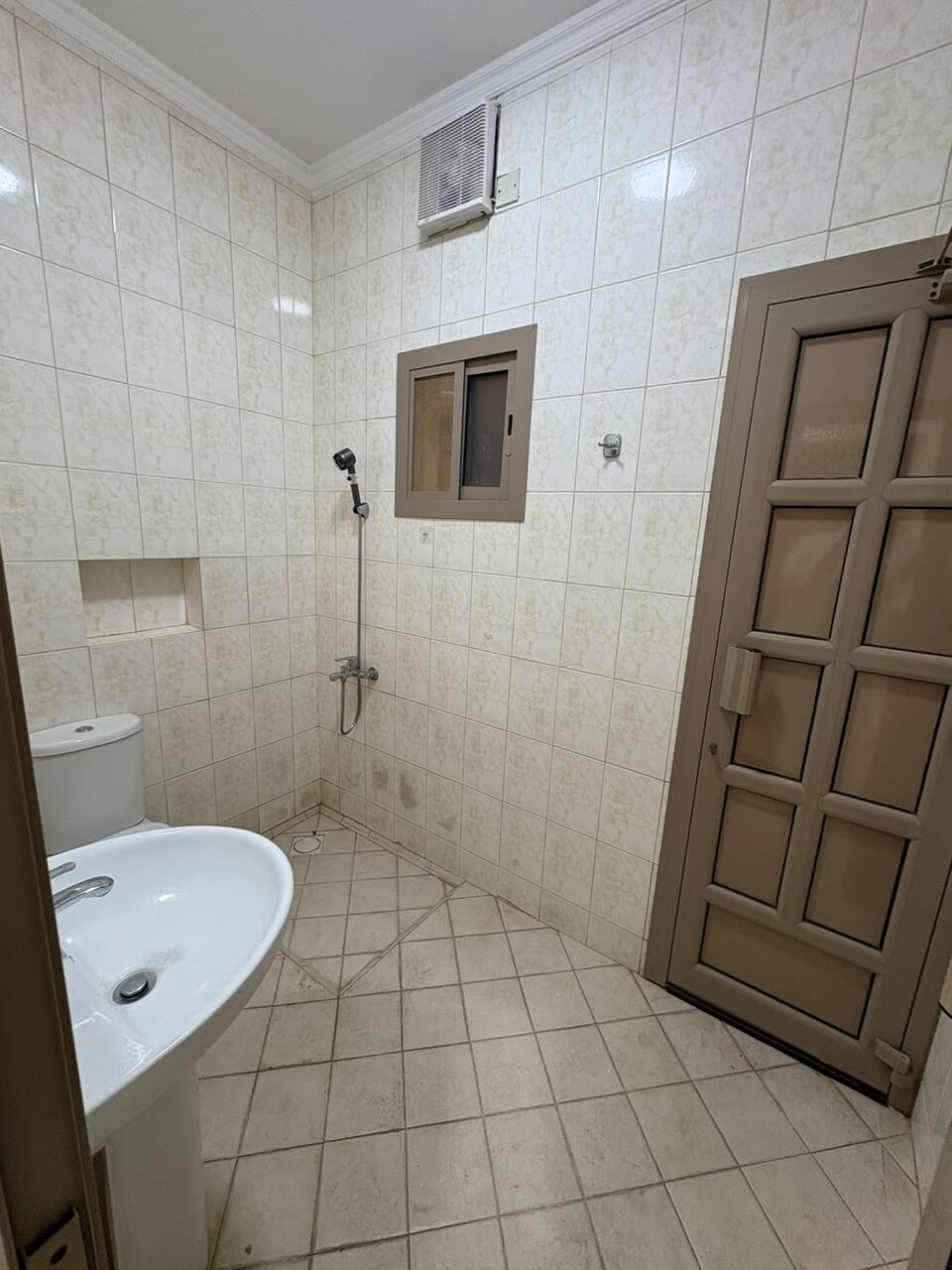 Manama, Apartments, Flats, Houses & Villas, BHD 160/month,  100 Sq. Meter,  للإيجار شقة في الدراز في الطابق الأرض