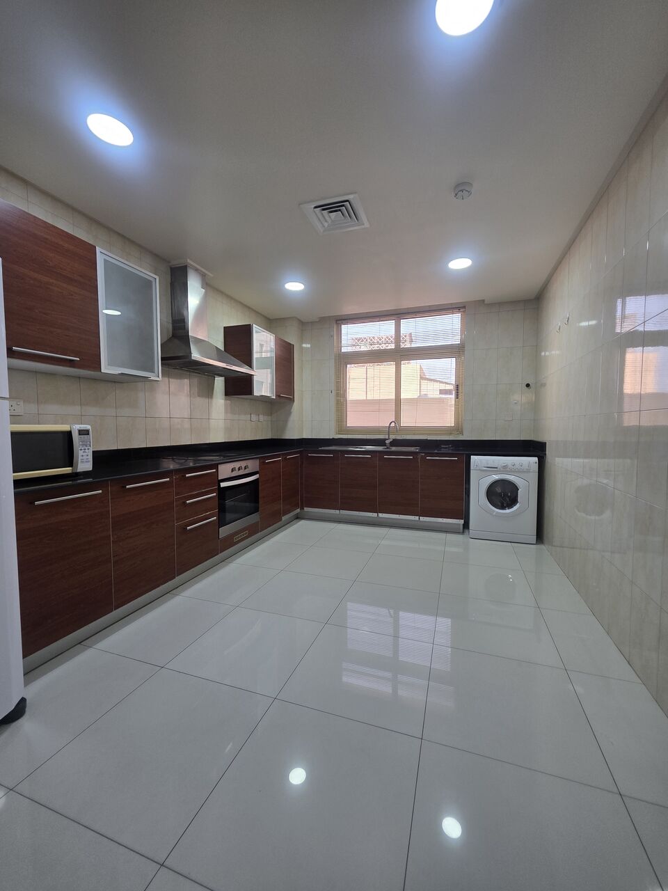 Mahooz, Apartments, Flats, Houses & Villas, BHD 430/month,  2 BR,  &3BATHROOM Hall Kitchen  With Electricity No Limit Fully Furnished Car Parking