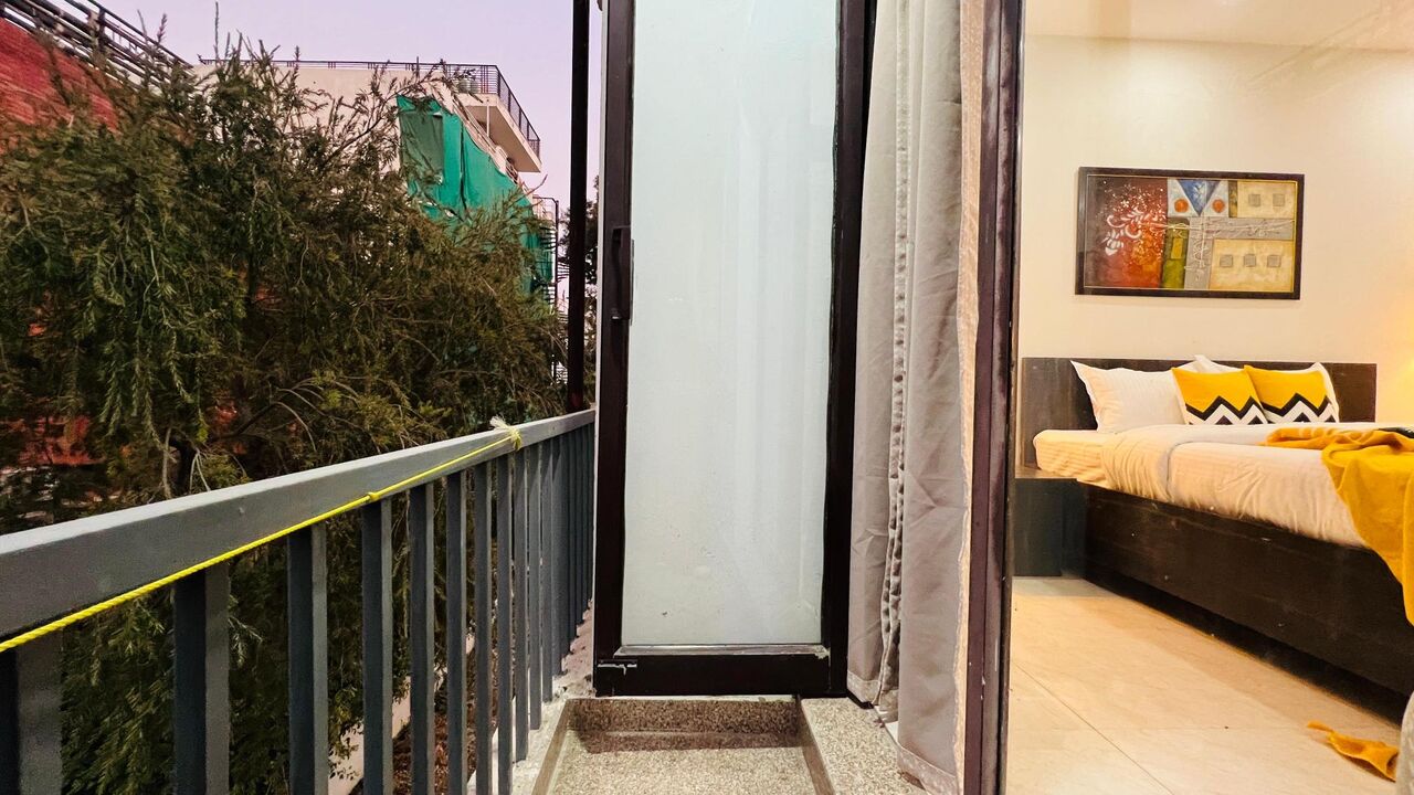 Gurgaon, Apartments, Flats, Houses & Villas, INR 4000/day,  Furnished,  1 BR,  550 Sq. Meter,  One Bedroom Apartment Dlf Cyber City
