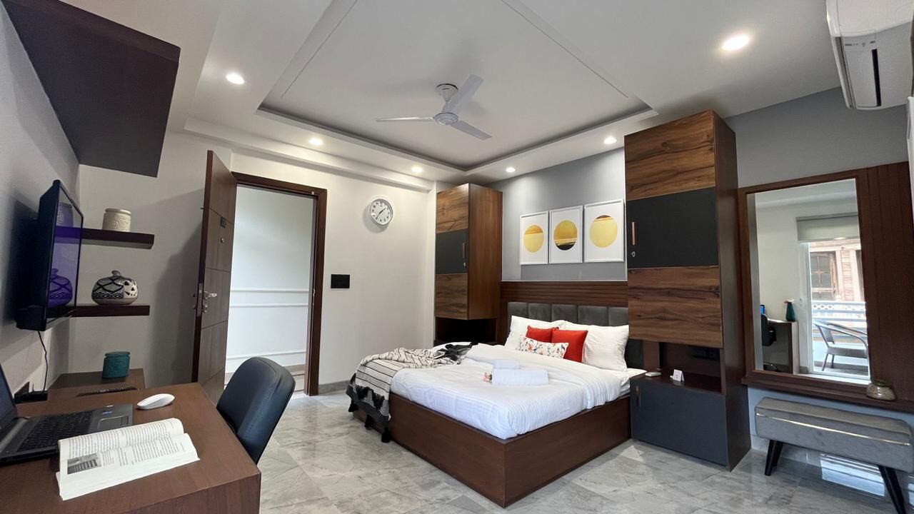 Gurgaon, Apartments, Flats, Houses & Villas, INR 4500/day,  Furnished,  Studio,  450 Sq. Meter,  Studio Apartment Dlf Cyber City