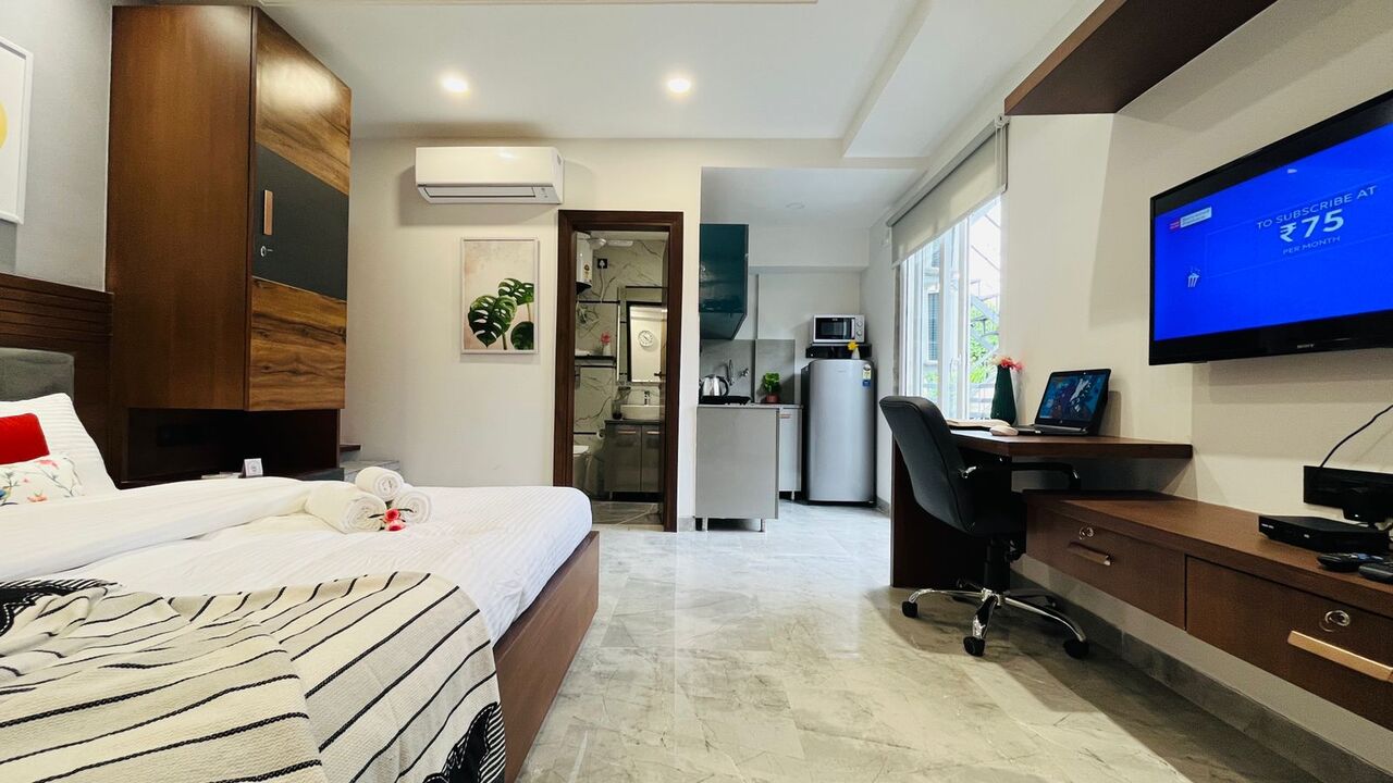 Gurgaon, Apartments, Flats, Houses & Villas, INR 4500/day,  Furnished,  Studio,  450 Sq. Meter,  Studio Apartment Dlf Cyber City