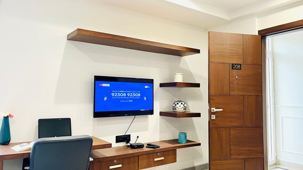 Gurgaon, Apartments, Flats, Houses & Villas, INR 4500/day,  Furnished,  Studio,  450 Sq. Meter,  Studio Apartment Dlf Cyber City