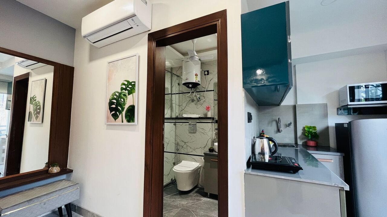 Gurgaon, Apartments, Flats, Houses & Villas, INR 4500/day,  Furnished,  Studio,  450 Sq. Meter,  Studio Apartment Dlf Cyber City