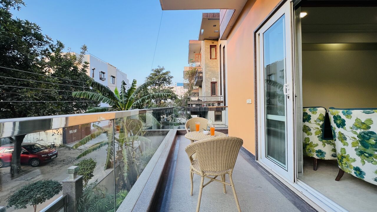 Gurgaon, Apartments, Flats, Houses & Villas, INR 15000/day,  Furnished,  3 BR,  1800 Sq. Meter,  Luxury Three Bedroom Apartment