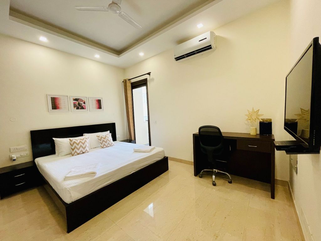 Gurgaon, Apartments, Flats, Houses & Villas, INR 18000/day,  Furnished,  4 BR,  2700 Sq. Meter,  Four Bedroom Apartment