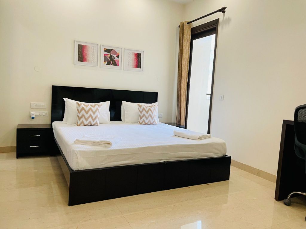 Gurgaon, Apartments, Flats, Houses & Villas, INR 18000/day,  Furnished,  4 BR,  2700 Sq. Meter,  Four Bedroom Apartment