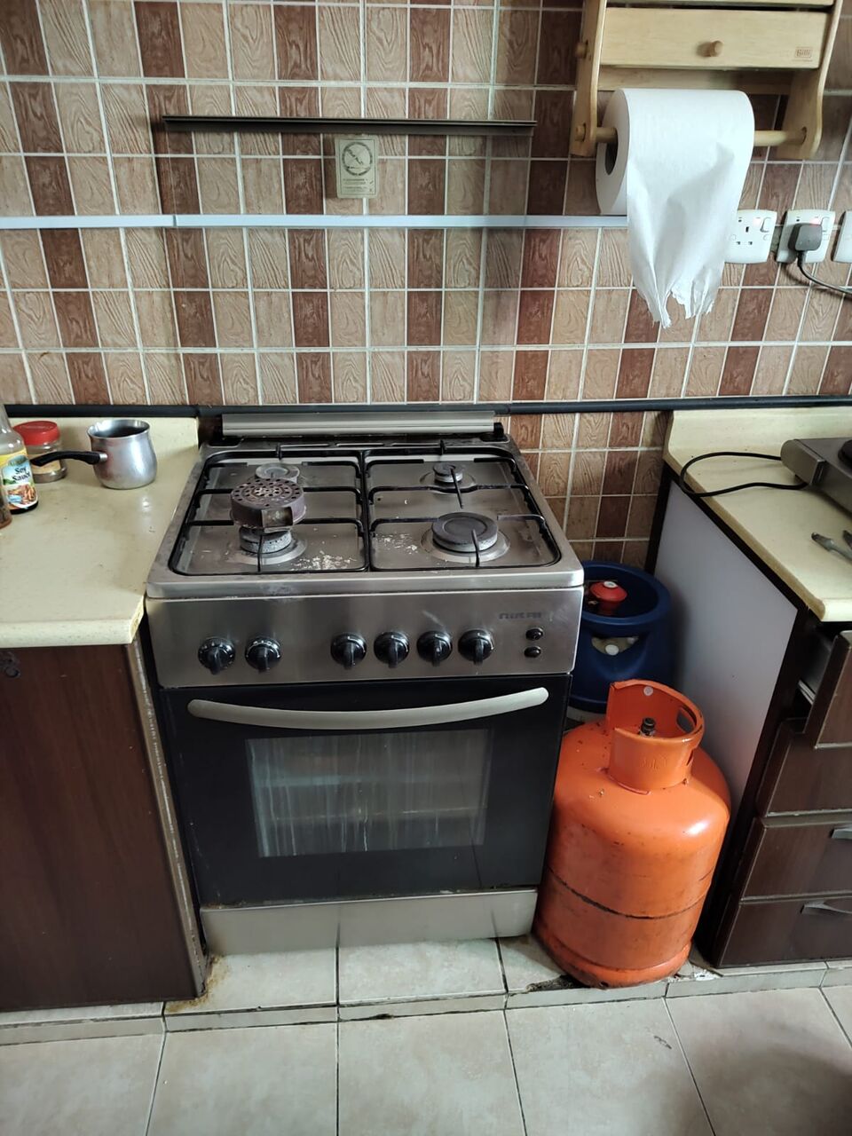 Al Mounsiyah, Furniture, SAR 1,  Household Items For Sale Going On Exit