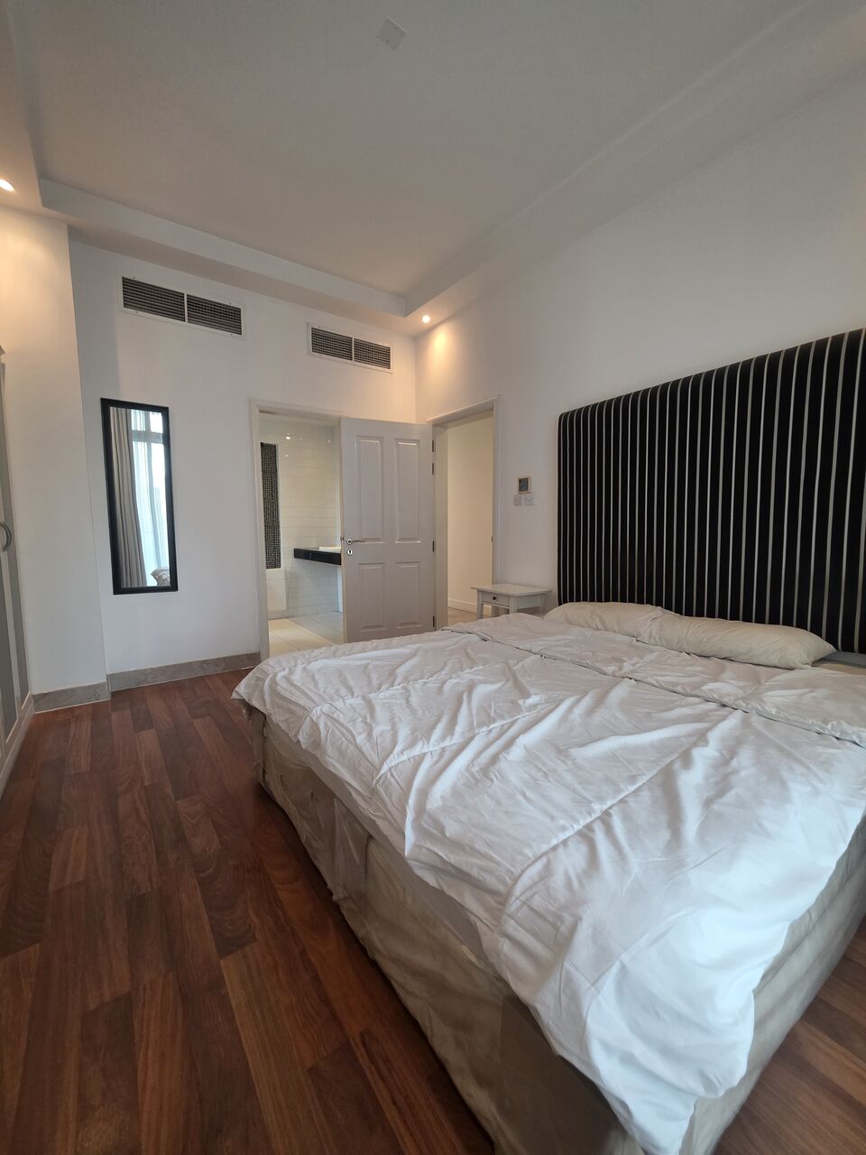 Manama, Apartments, Flats, Houses & Villas, BHD 450/month,  2 BR,  #2BATHROOM Hall Kitchen Open With Electricity Fully Furnished Balcony Car Parking