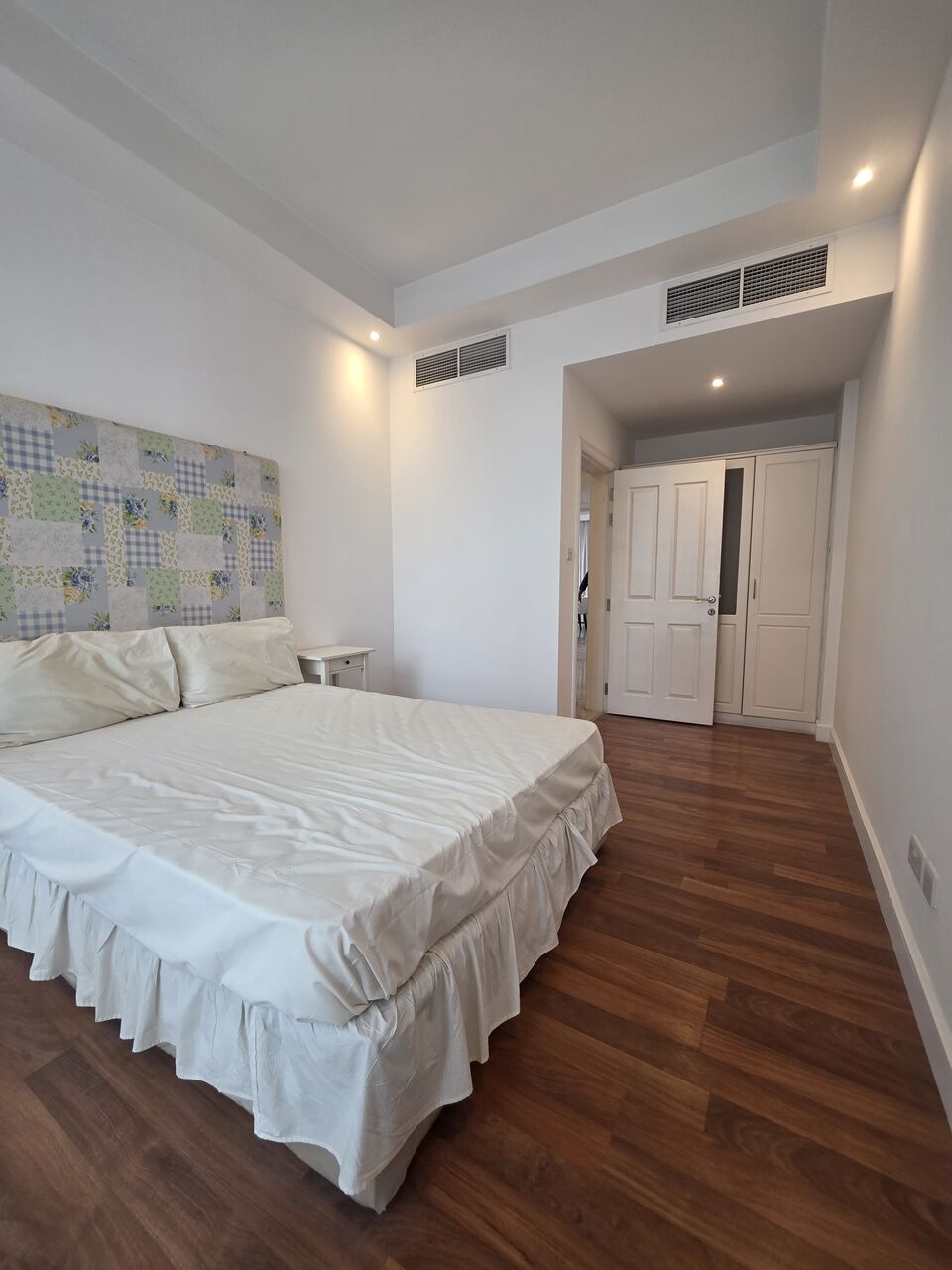 Manama, Apartments, Flats, Houses & Villas, BHD 450/month,  2 BR,  #2BATHROOM Hall Kitchen Open With Electricity Fully Furnished Balcony Car Parking