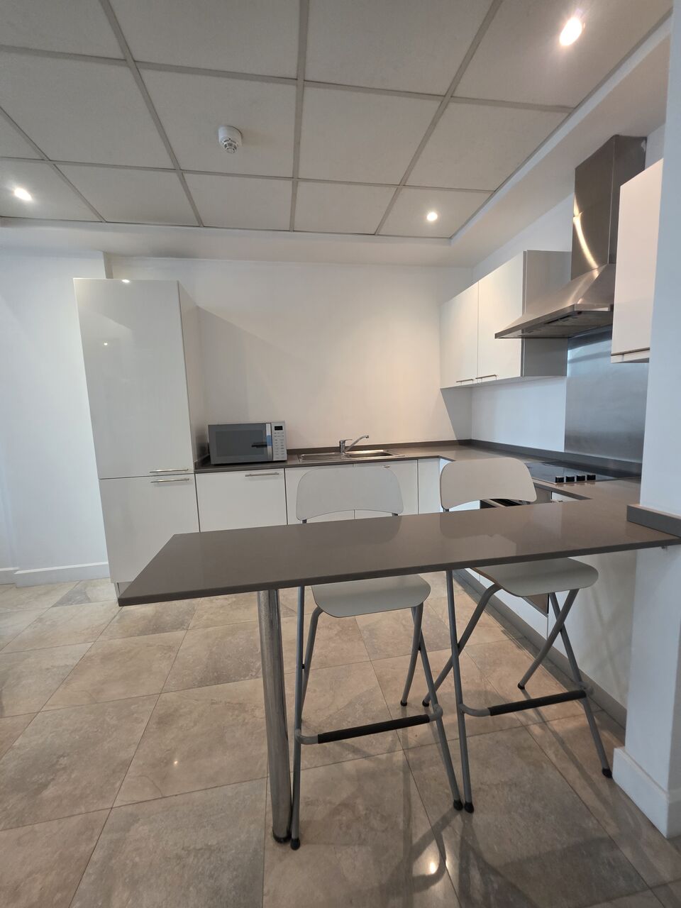 Manama, Apartments, Flats, Houses & Villas, BHD 455/month,  2 BR,  &2BATHROOM Hall Kitchen Open With Electricity Fully Furnished Balcony Car Parking