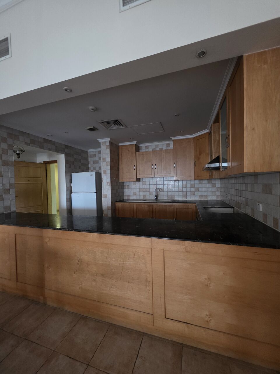 Manama, Apartments, Flats, Houses & Villas, BHD 350/month,  2 BR,  *2BATHROOM Hall Kitchen Open Without Electricity  Balcony Car Parking