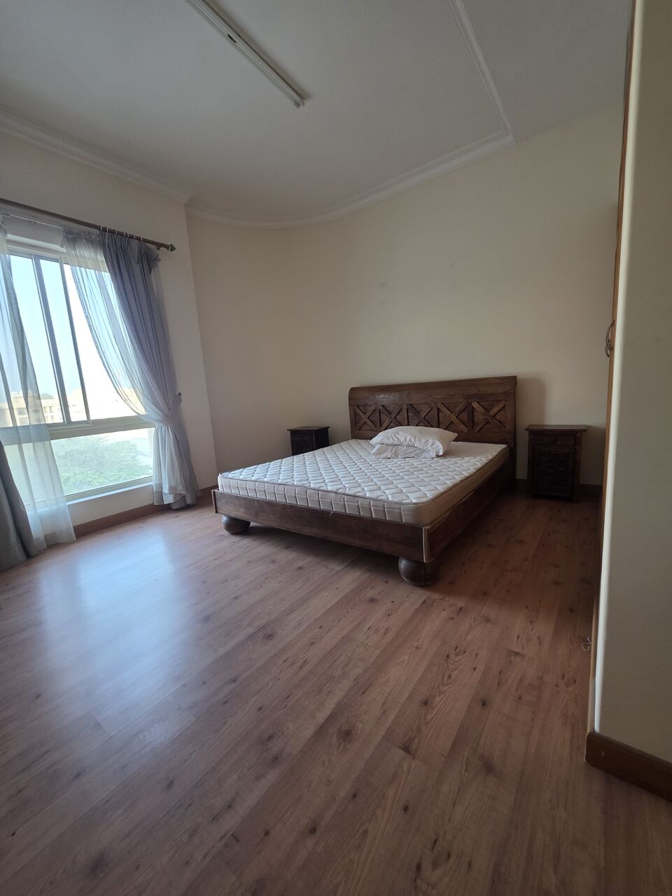 Manama, Apartments, Flats, Houses & Villas, BHD 350/month,  2 BR,  *2BATHROOM Hall Kitchen Open Without Electricity  Balcony Car Parking