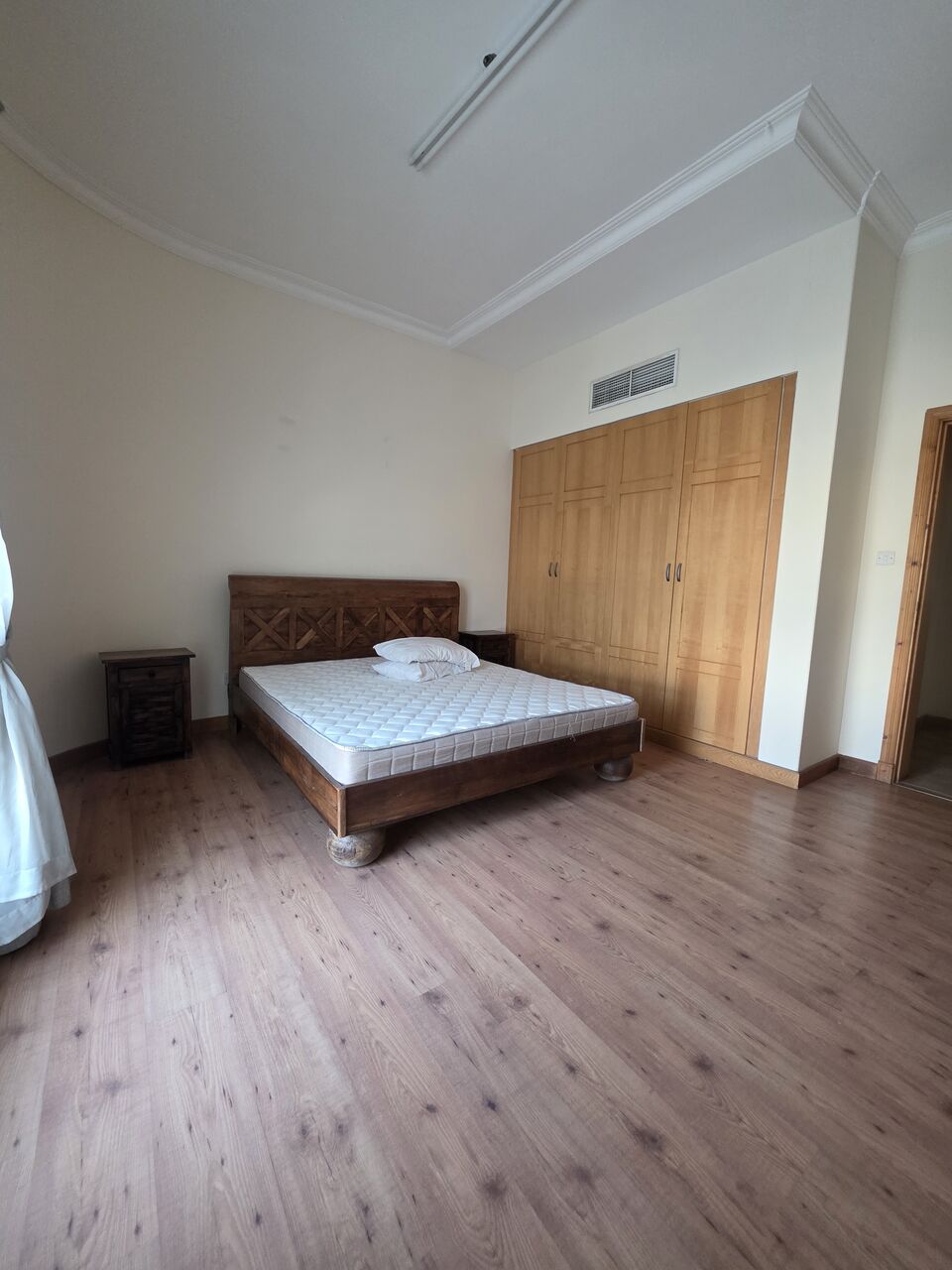 Manama, Apartments, Flats, Houses & Villas, BHD 350/month,  2 BR,  *2BATHROOM Hall Kitchen Open Without Electricity  Balcony Car Parking