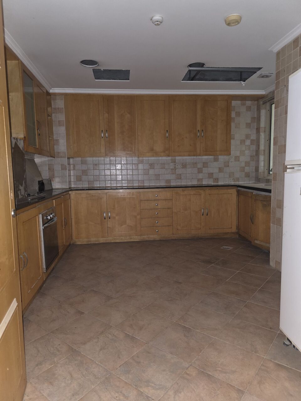 Manama, Apartments, Flats, Houses & Villas, BHD 400/month,  3 BR,  @3BATHROOM Hall Kitchen Open Without Electricity  Balcony Car Parking